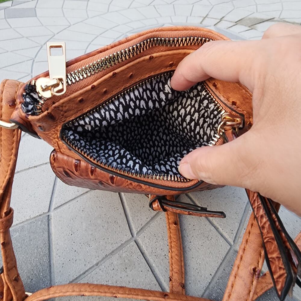 Emperia Los Angeles Faux Alligator Vegan Leather Crossbody Bag - Picture 7 of 10